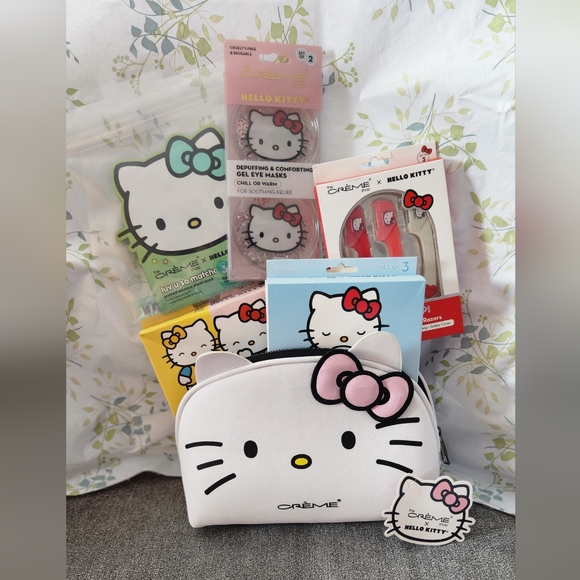 NWT Hello Kitty Skincare Set with White And Pink Shiney Bow...